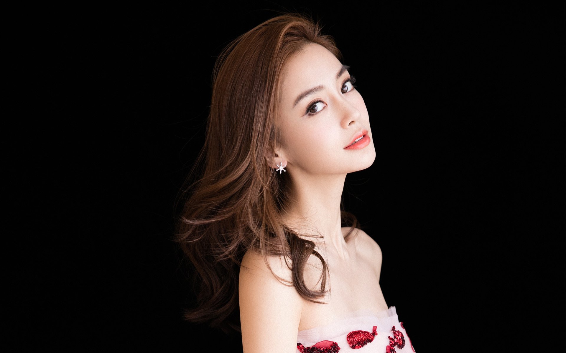 泰国女足队勇于冲锋，取得战胜，泰国女足门将