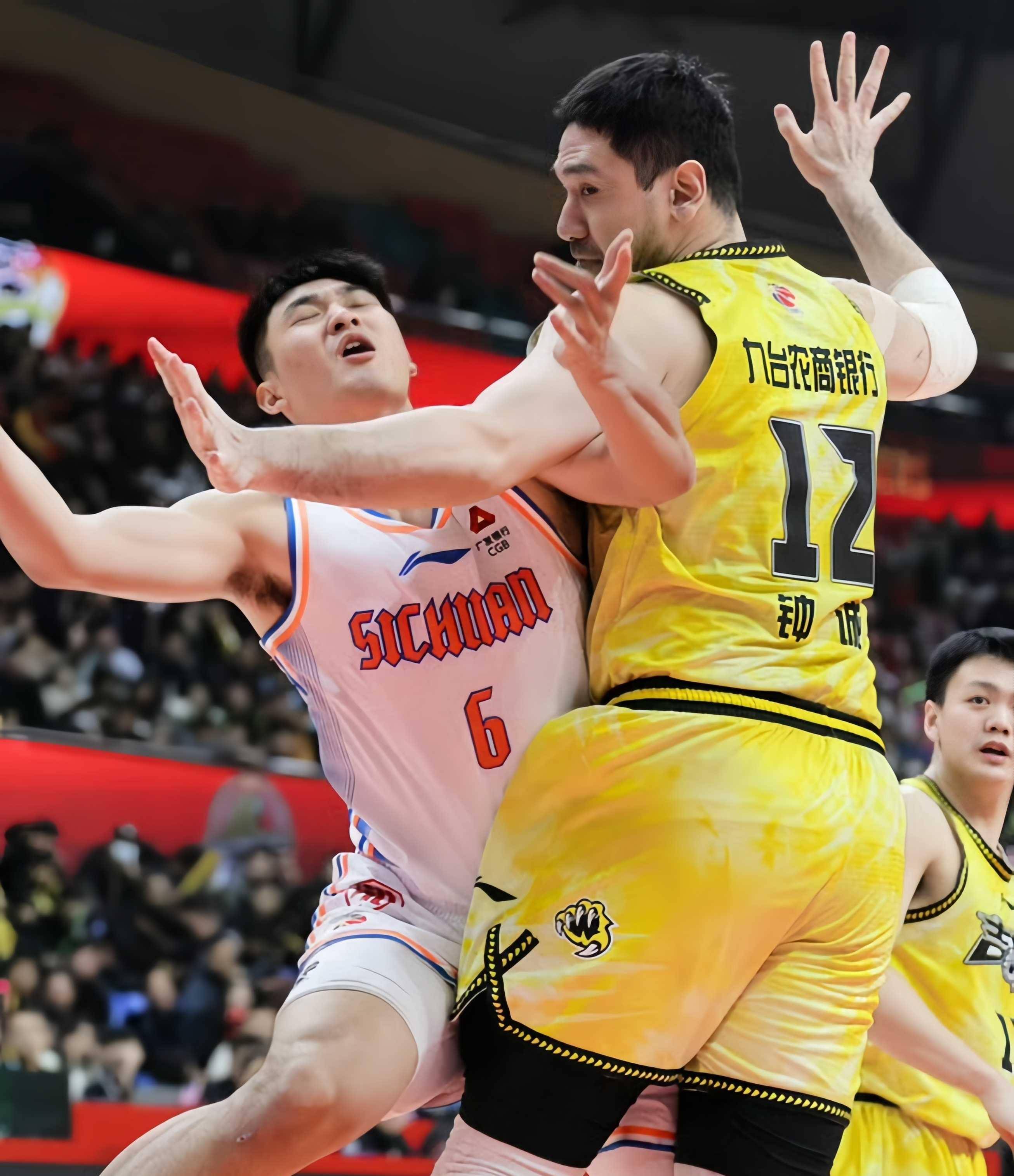 B体育官方网址：CBA总决赛：FMVP之争，实力、数据与团队贡献的简单介绍