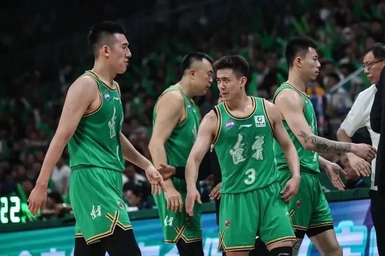 B体育官方网址：CBA总决赛：FMVP之争，实力、数据与团队贡献的简单介绍