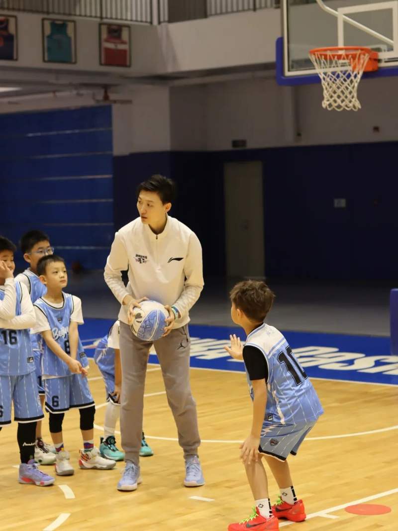 B体育官方网址：中国篮球青训营成果初显，年轻球员潜力无限的简单介绍