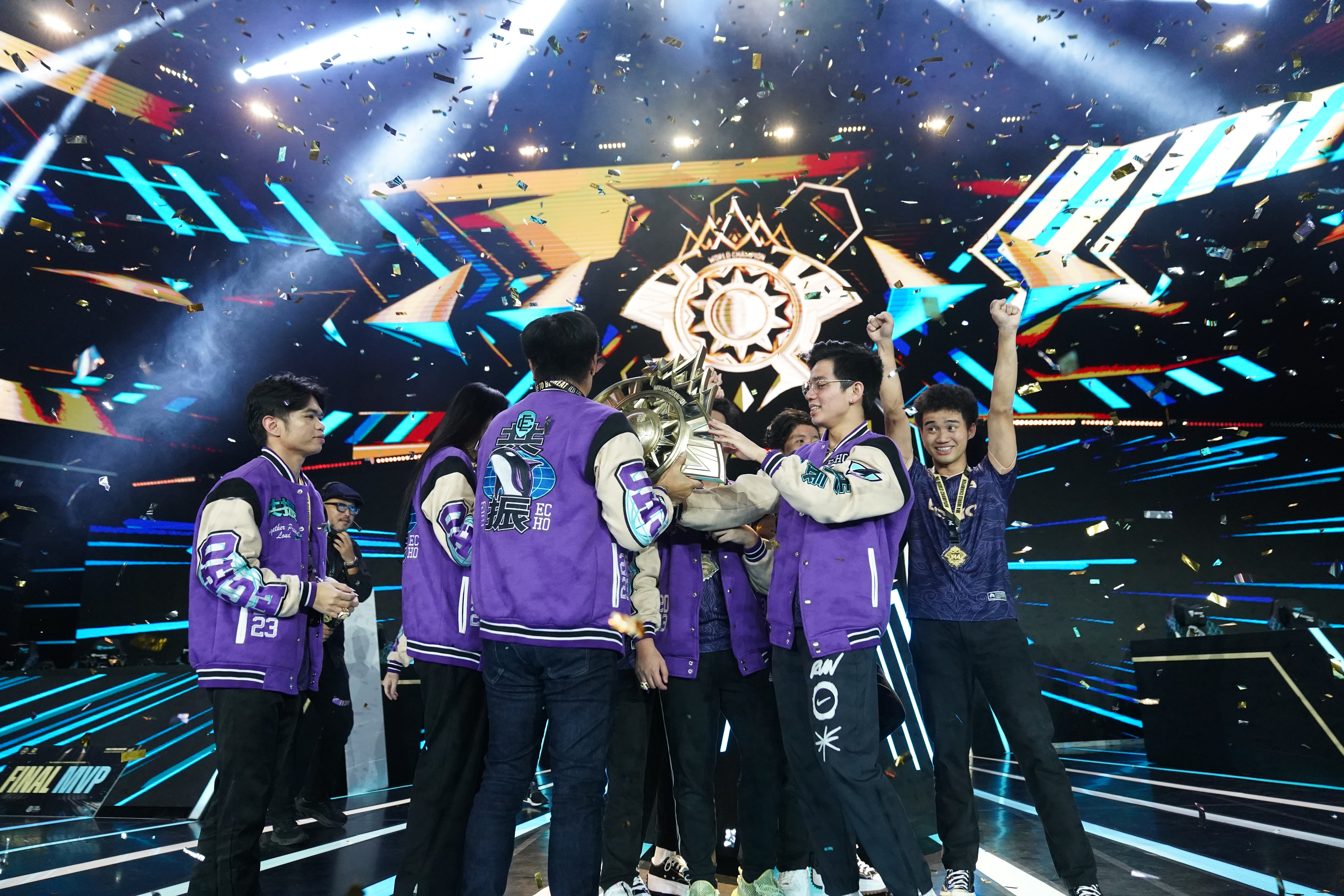 包含B体育:世界杯决赛前瞻，强队对抗的激情与期待的词条